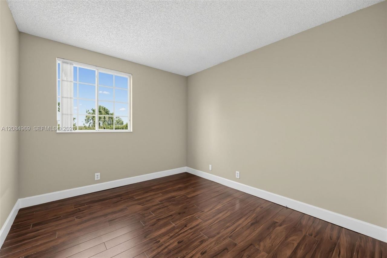 335 Cambridge Dr, Weston, FL 33326 Photo