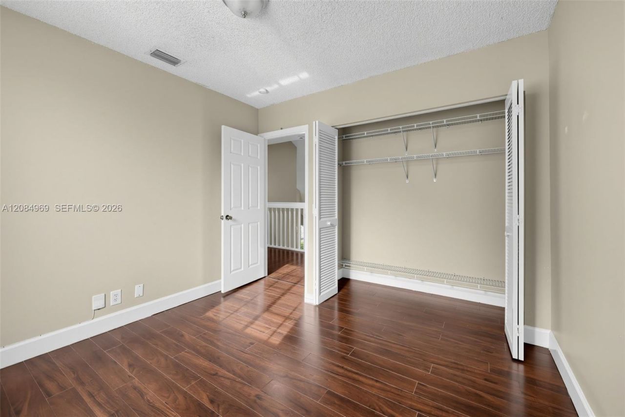 335 Cambridge Dr, Weston, FL 33326 Photo