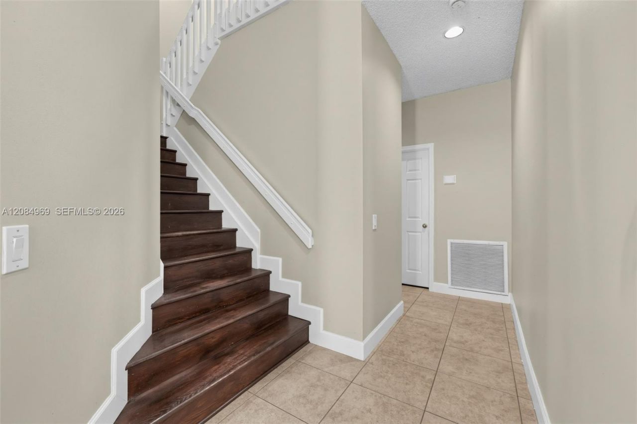 335 Cambridge Dr, Weston, FL 33326 Photo