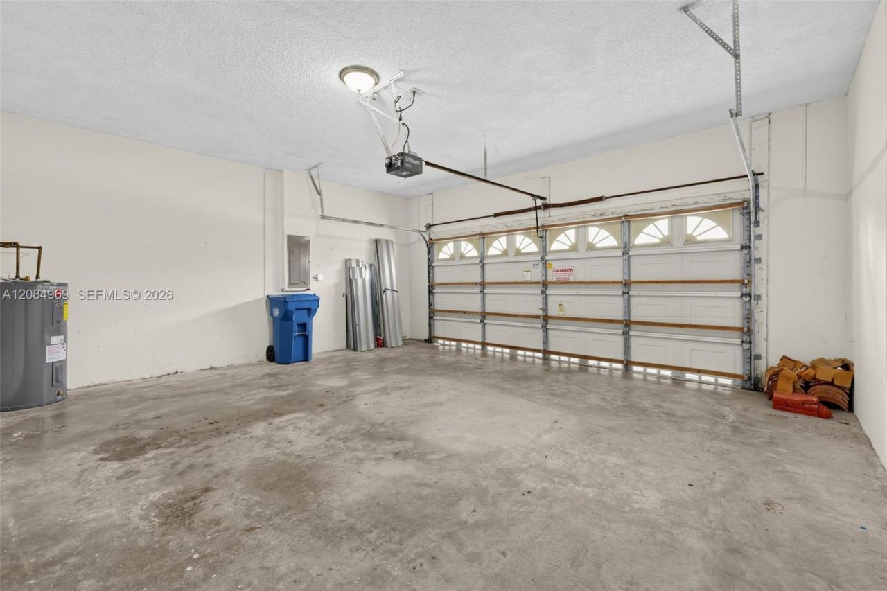 335 Cambridge Dr, Weston, FL 33326 Photo