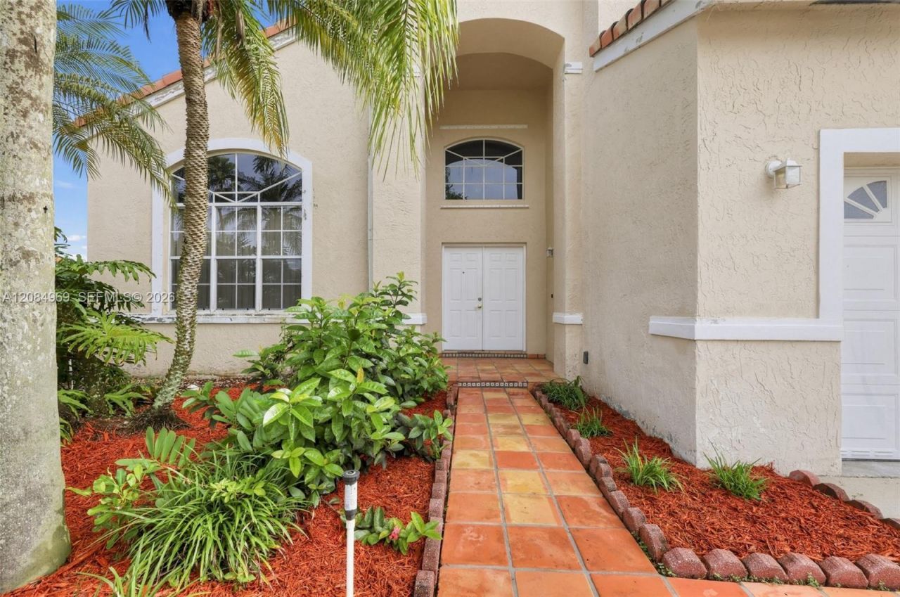 335 Cambridge Dr, Weston, FL 33326 Photo