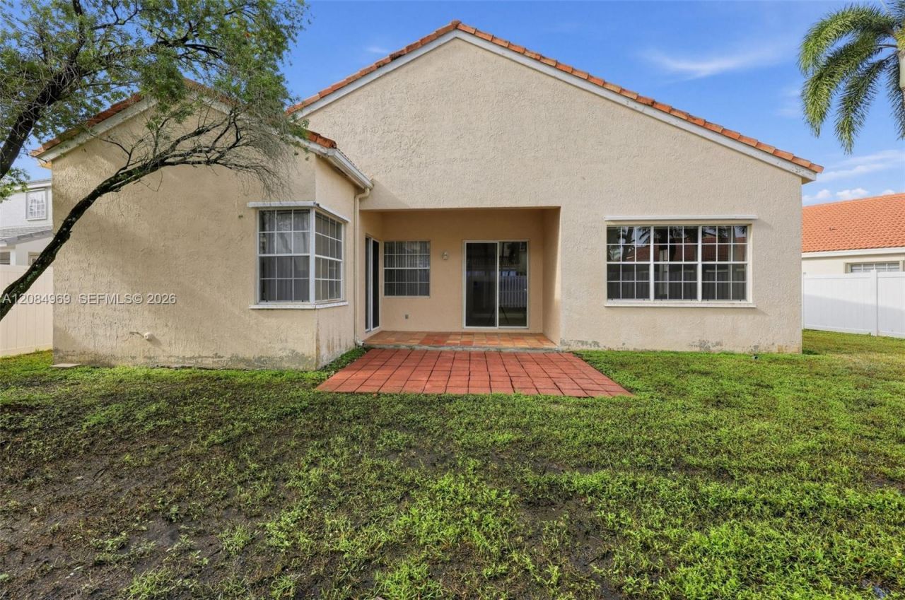 335 Cambridge Dr, Weston, FL 33326 Photo