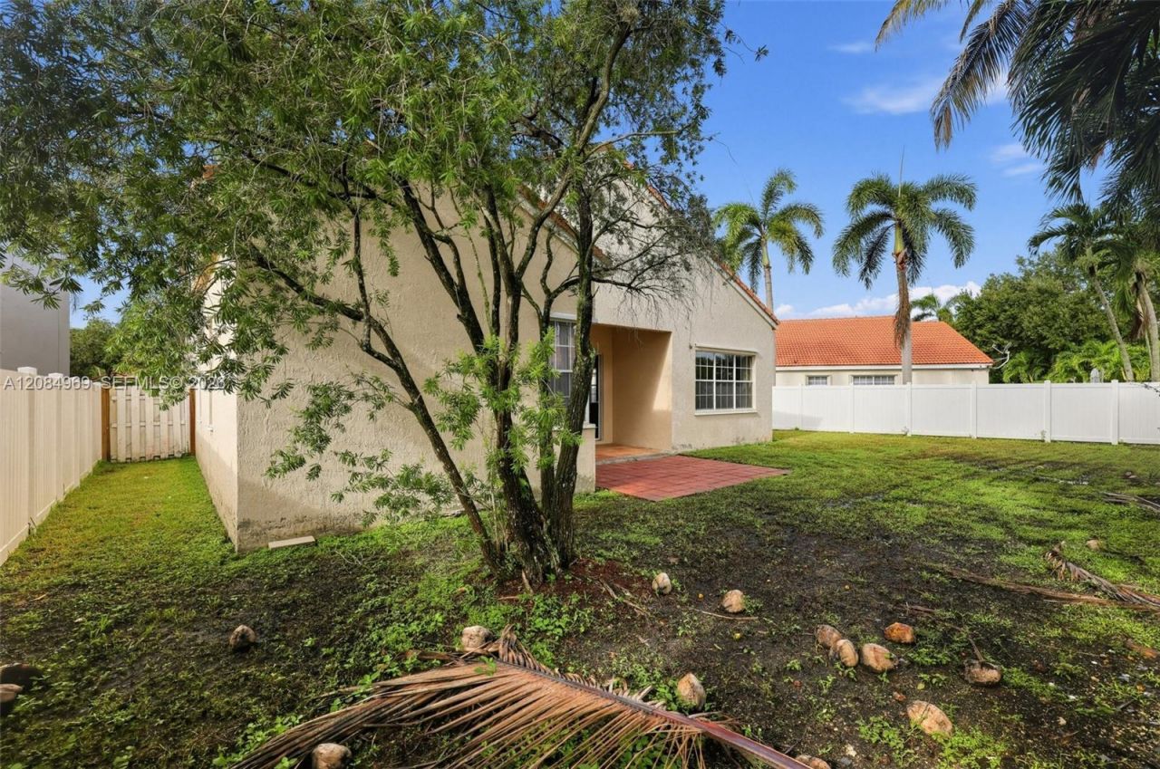 335 Cambridge Dr, Weston, FL 33326 Photo