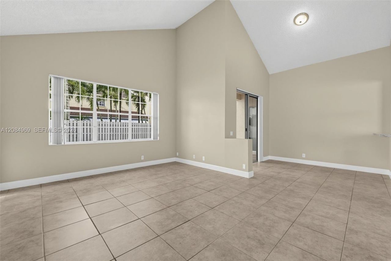 335 Cambridge Dr, Weston, FL 33326 Photo