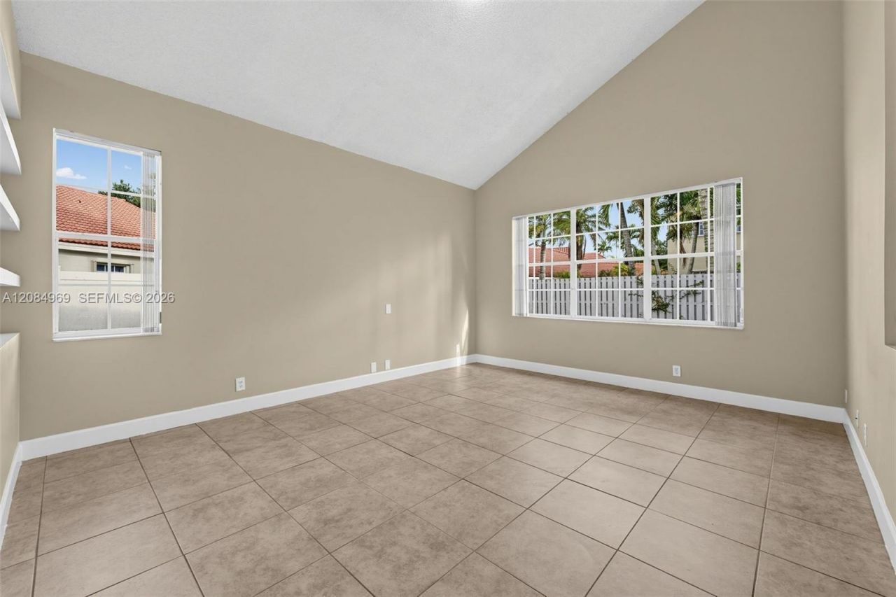 335 Cambridge Dr, Weston, FL 33326 Photo