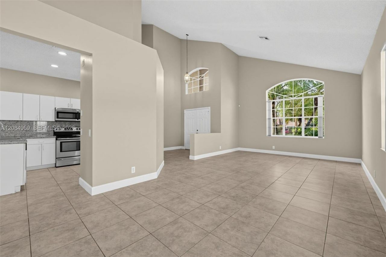 335 Cambridge Dr, Weston, FL 33326 Photo