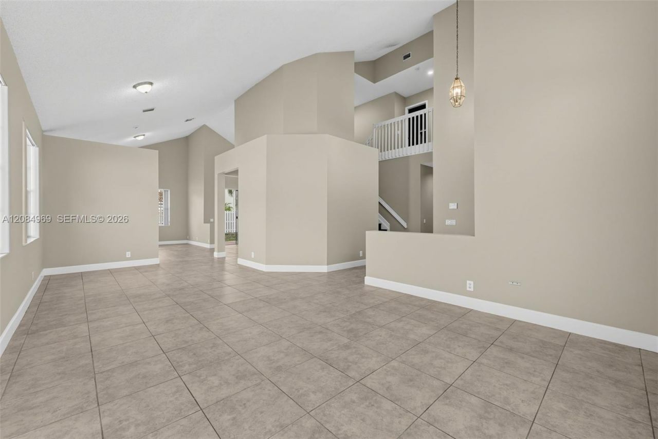 335 Cambridge Dr, Weston, FL 33326 Photo