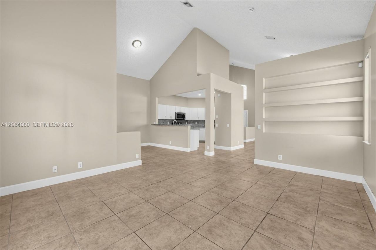 335 Cambridge Dr, Weston, FL 33326 Photo