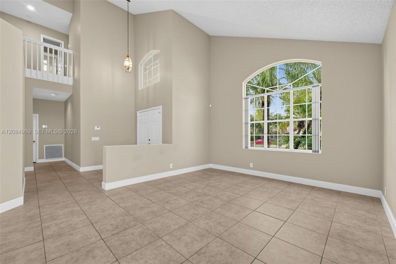 335 Cambridge Dr, Weston, FL 33326 Photo