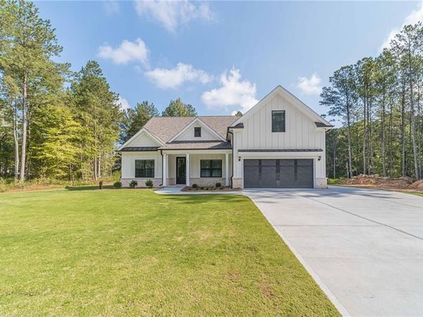 857 Bessie Court , Loganville, GA 30052