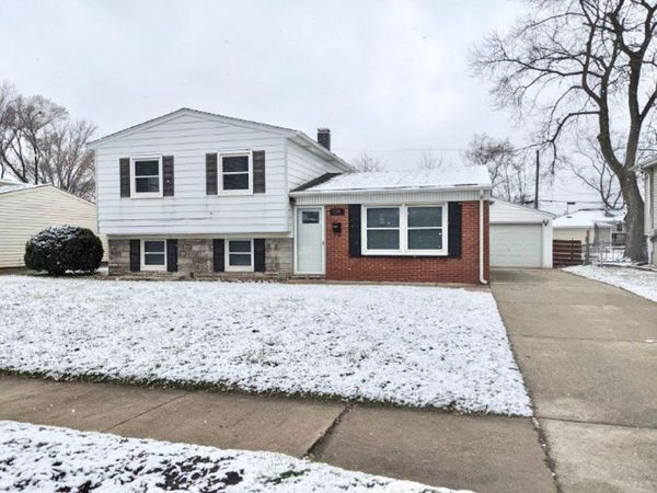 934 N Oakwood Avenue, Griffith, IN 46319