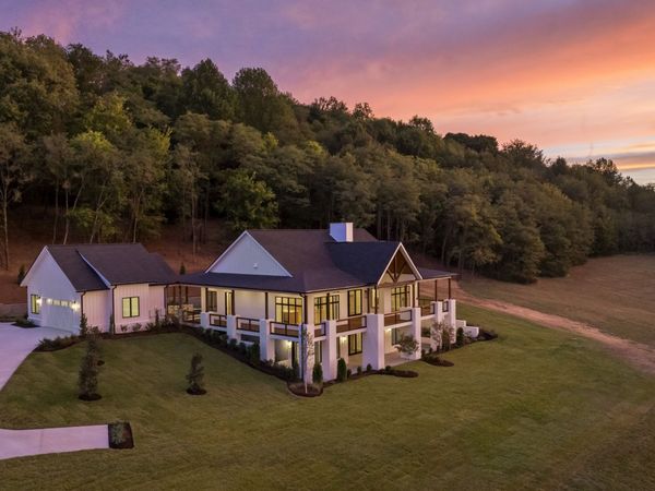 1907 Sedberry Rd, Thompsons Station, TN 37179