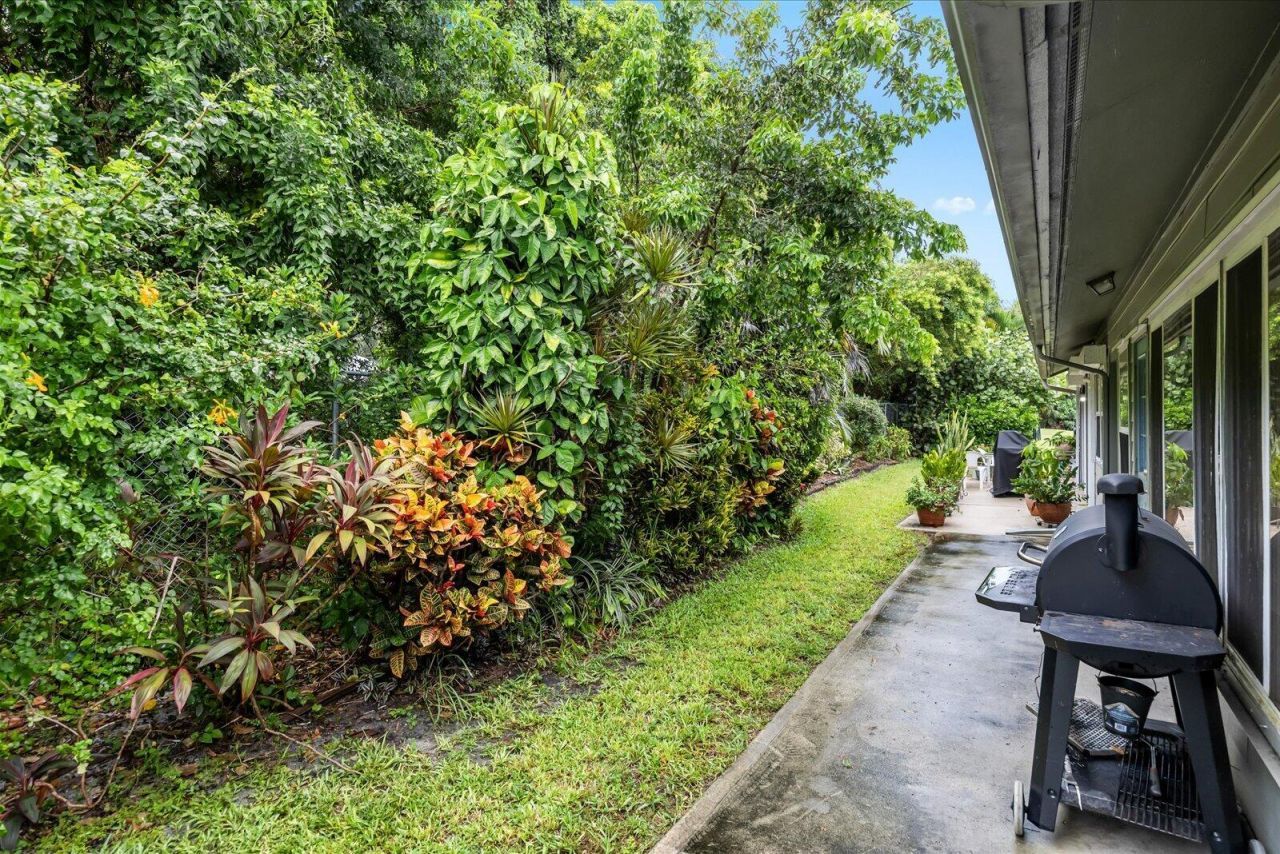 663 NE Wax Myrtle Way, Jensen Beach, FL 34957 Photo