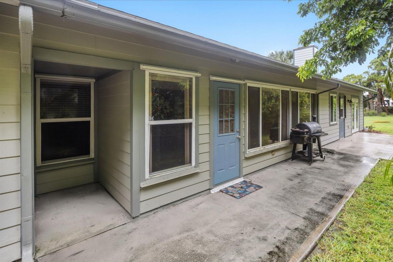 663 NE Wax Myrtle Way, Jensen Beach, FL 34957 Photo