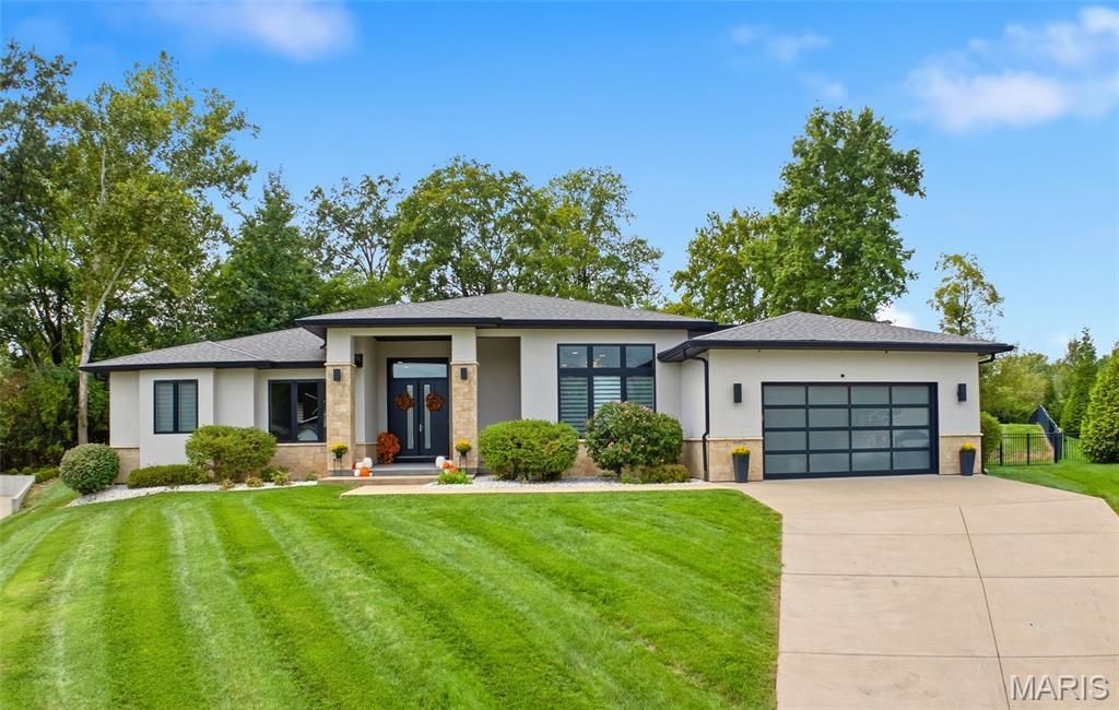 10147 Fieldcrest Lane, Saint Louis, MO 63124 Main Photo