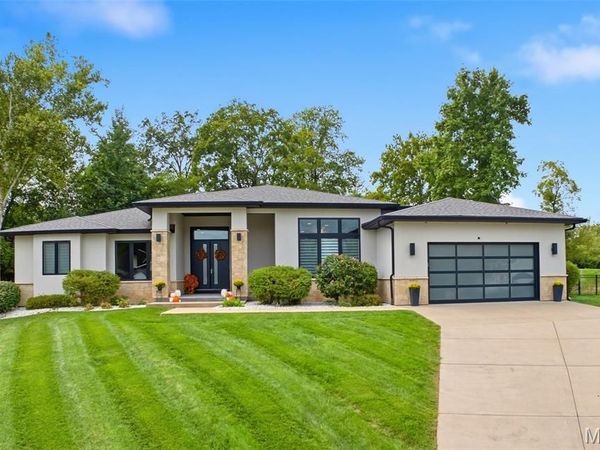 10147 Fieldcrest Lane, St Louis, MO 63124