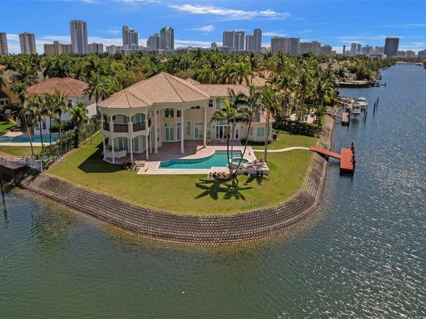 1130 Harbor Ct , Hollywood, FL 33019
