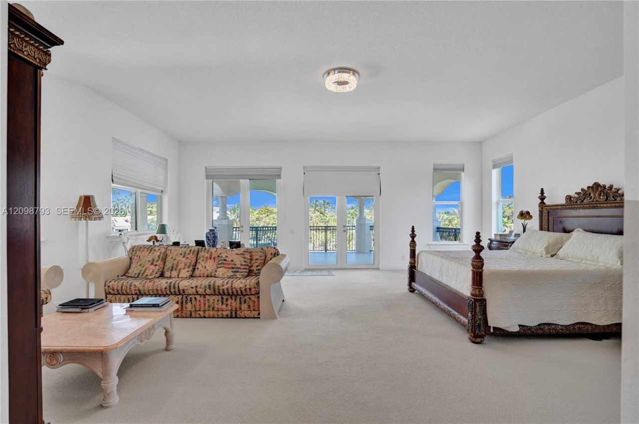 1130 Harbor Ct, Hollywood, FL 33019 Photo