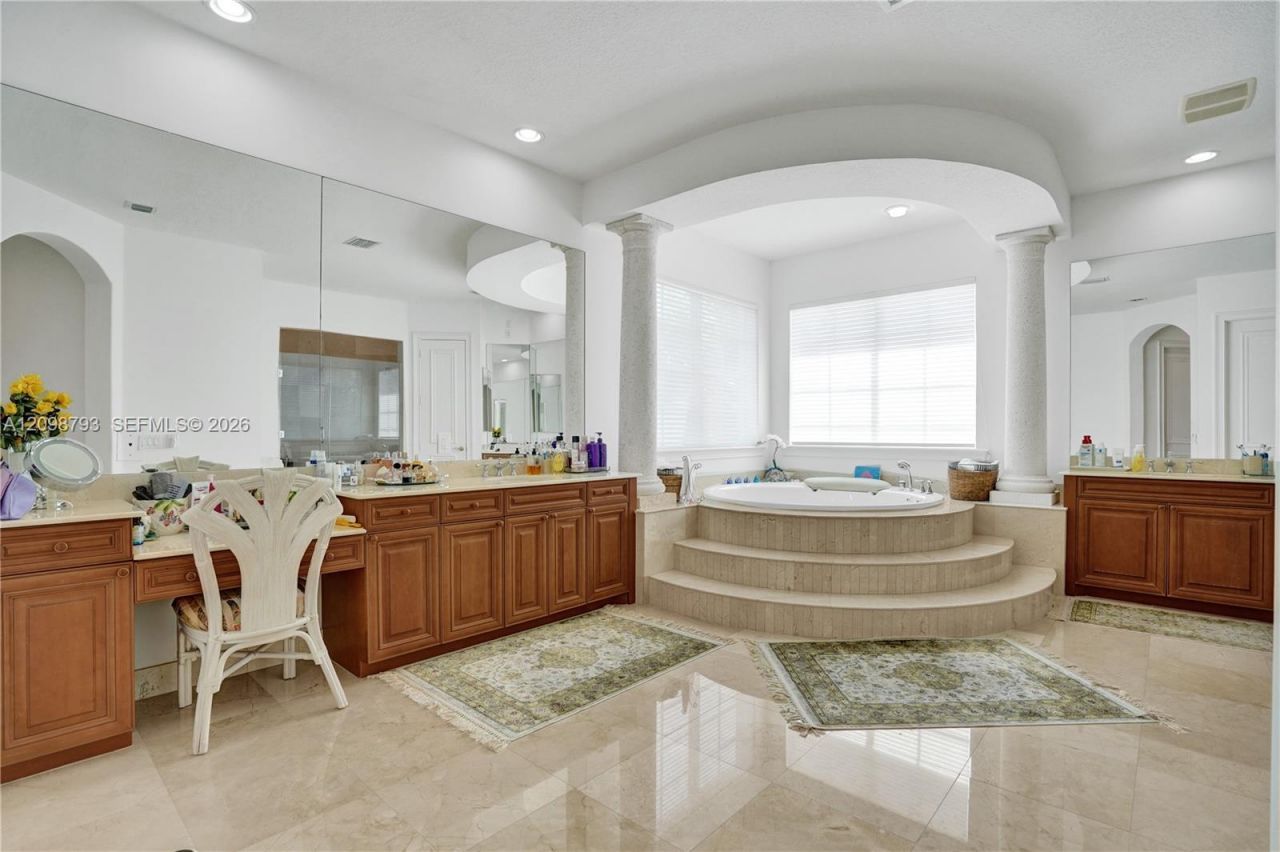 1130 Harbor Ct, Hollywood, FL 33019 Photo