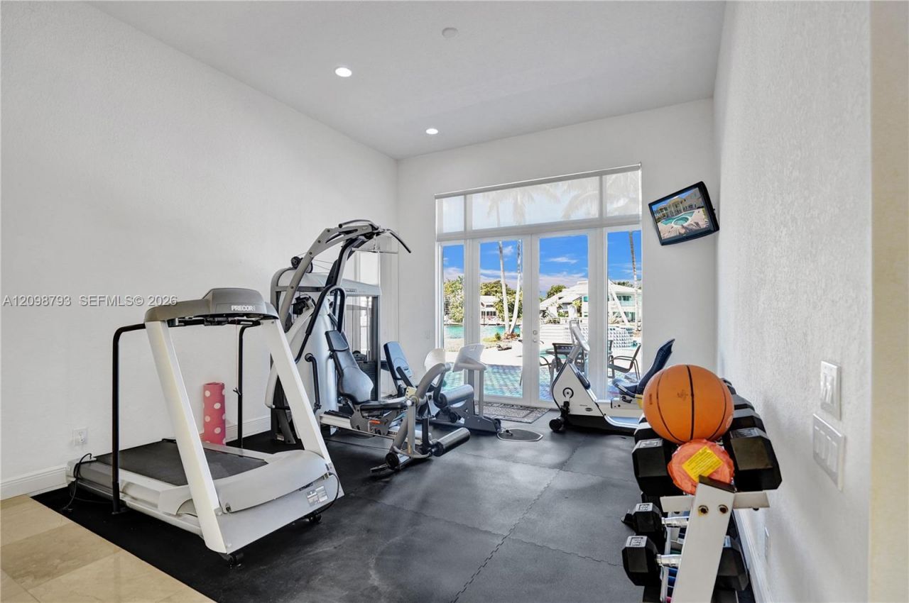 1130 Harbor Ct, Hollywood, FL 33019 Photo