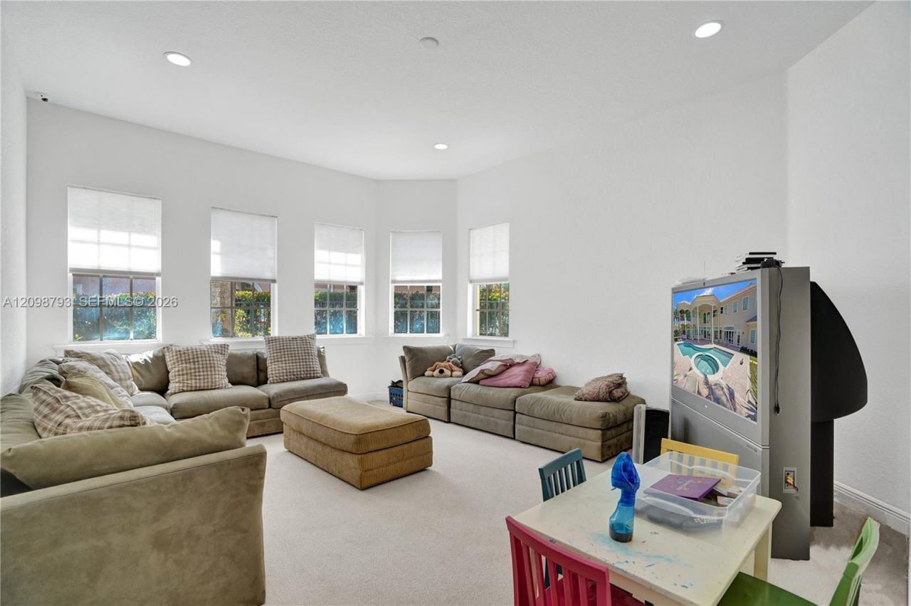 1130 Harbor Ct, Hollywood, FL 33019 Photo