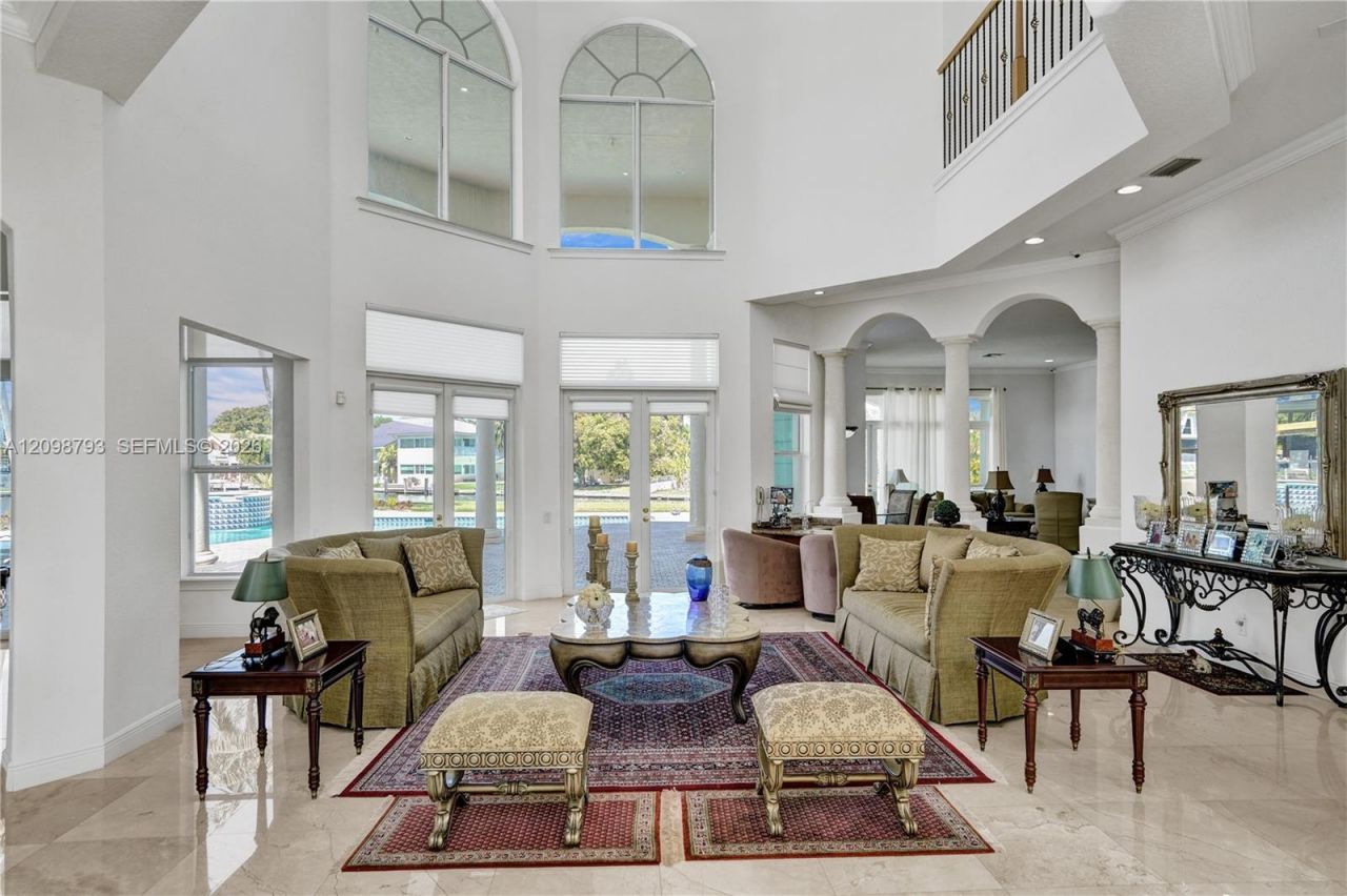 1130 Harbor Ct, Hollywood, FL 33019 Photo