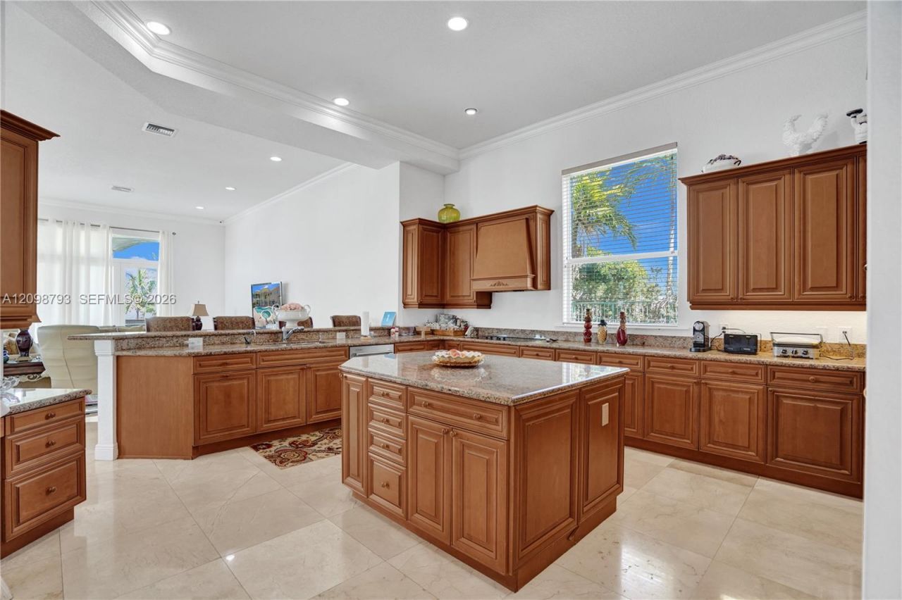 1130 Harbor Ct, Hollywood, FL 33019 Photo