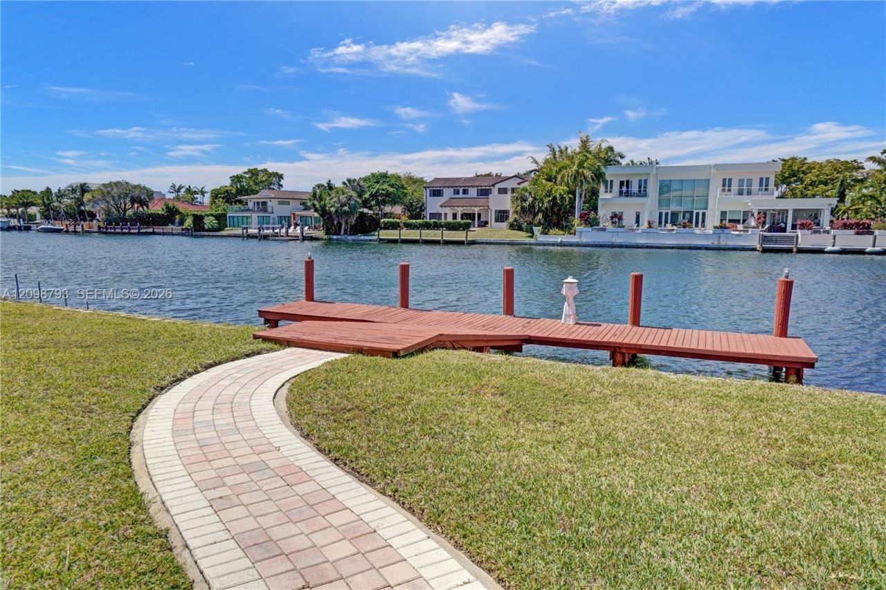 1130 Harbor Ct, Hollywood, FL 33019 Photo