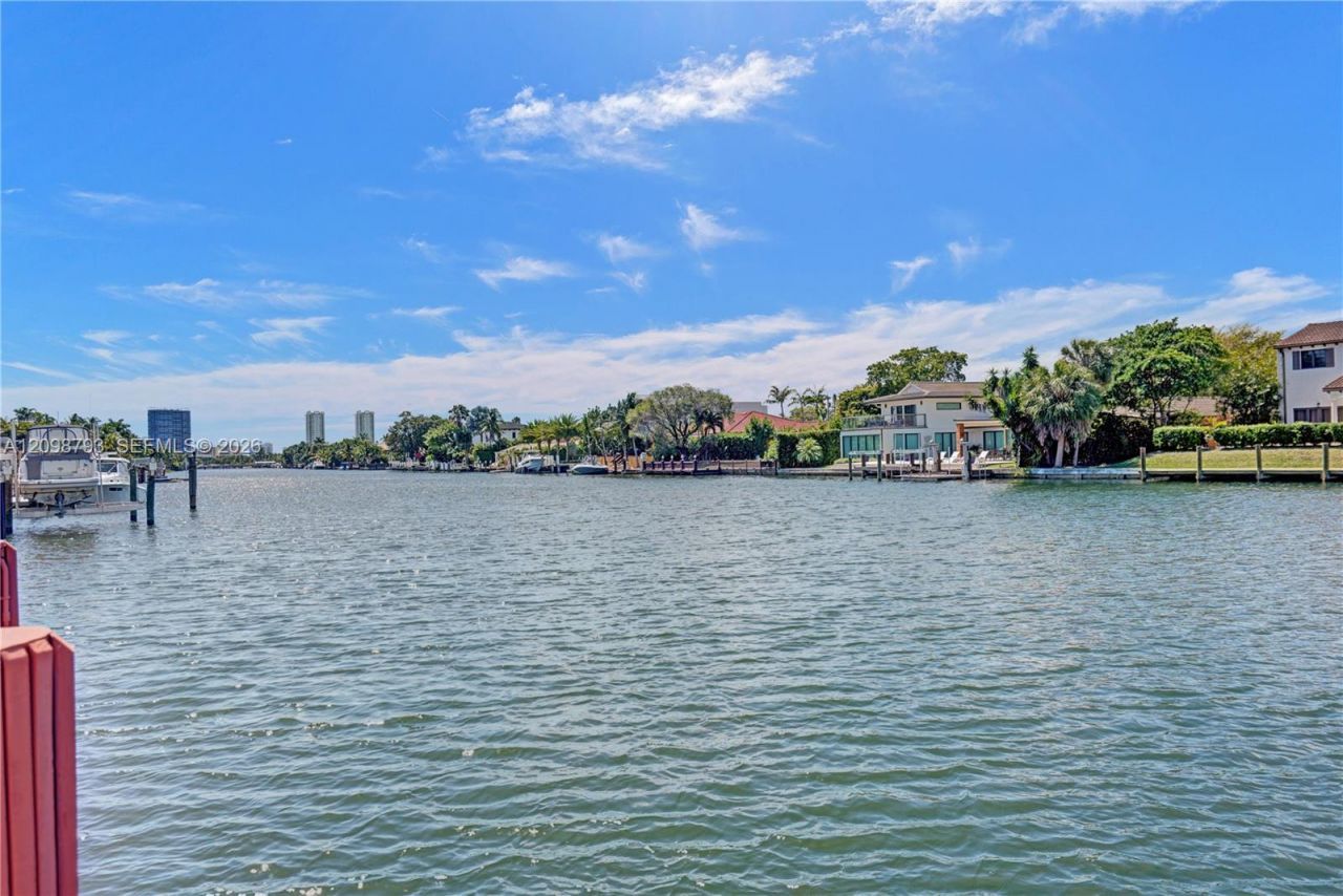 1130 Harbor Ct, Hollywood, FL 33019 Photo