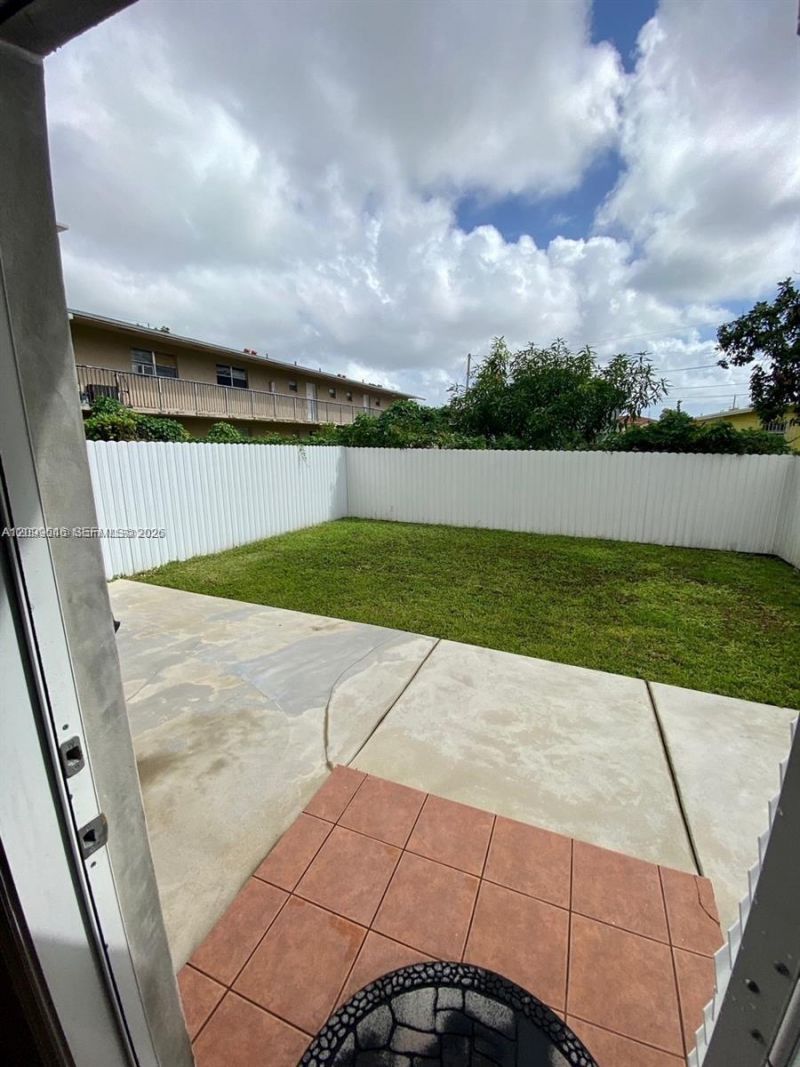 2485 W 5th Ct , Unit B, Hialeah, FL 33010 Photo