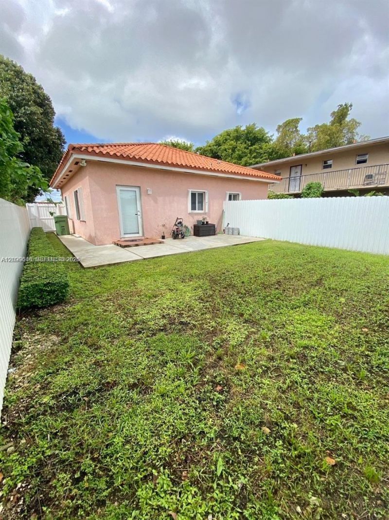2485 W 5th Ct , Unit B, Hialeah, FL 33010 Photo