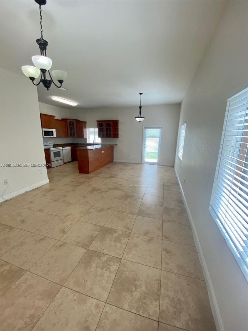 2485 W 5th Ct , Unit B, Hialeah, FL 33010 Photo