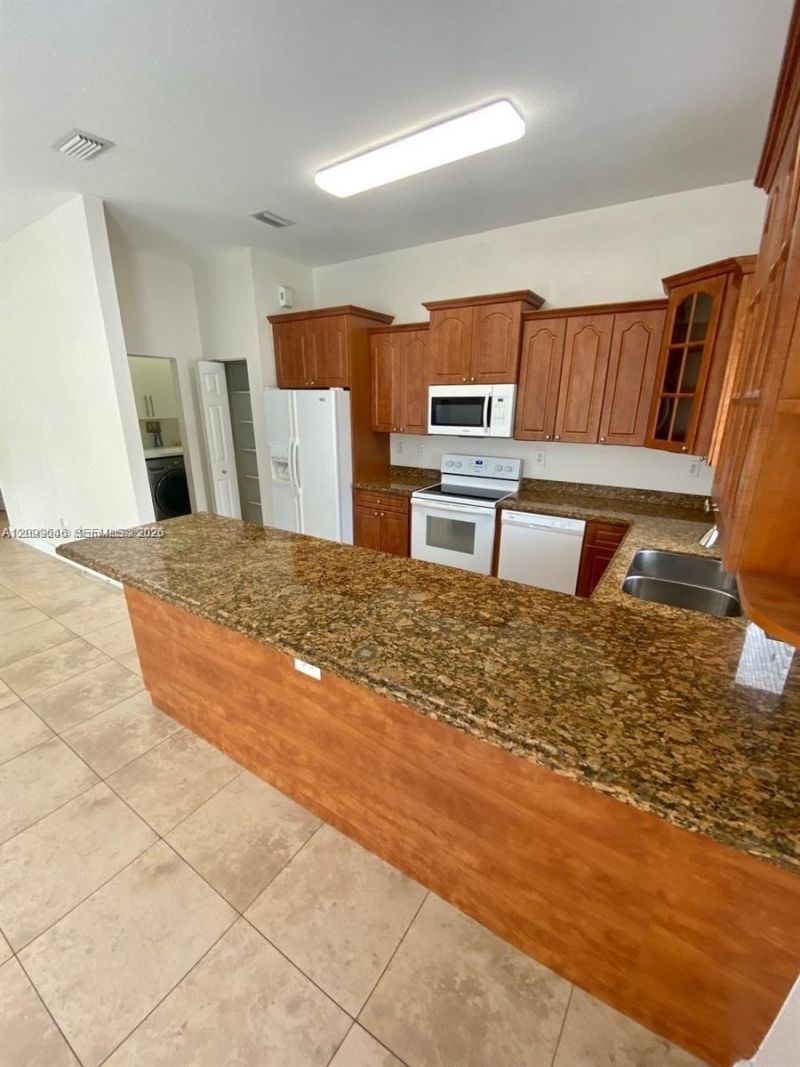 2485 W 5th Ct , Unit B, Hialeah, FL 33010 Photo