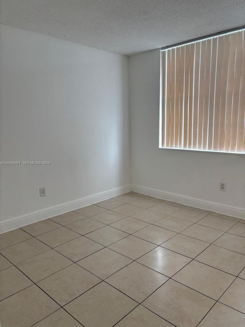 482 NW 165th St Rd , Unit A-502, Miami, FL 33169 Photo