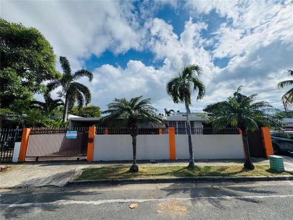 102 URANO , CAROLINA, PR 00979