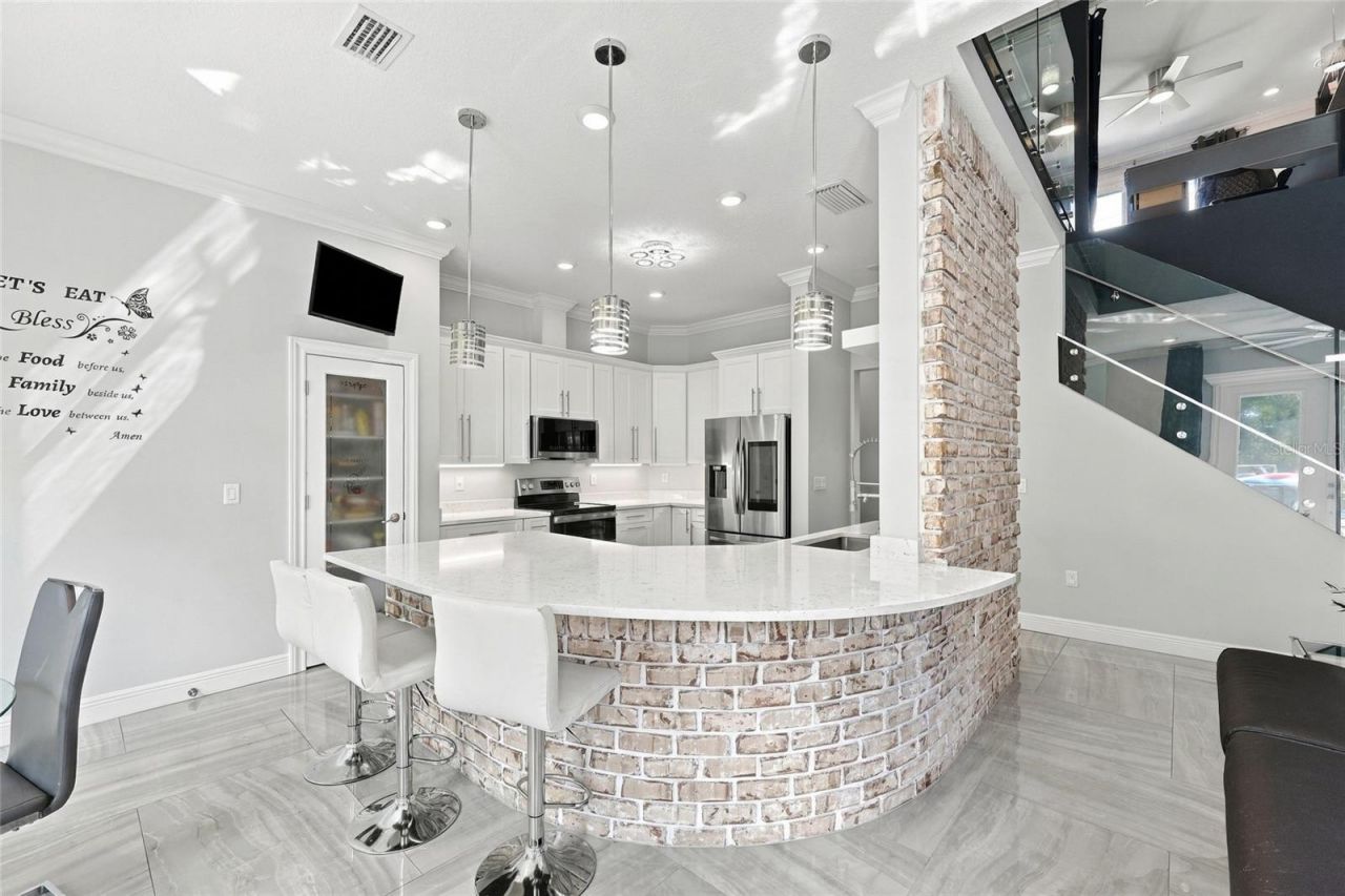 416 W Socrum Loop Road, Lakeland, FL 33809 Photo