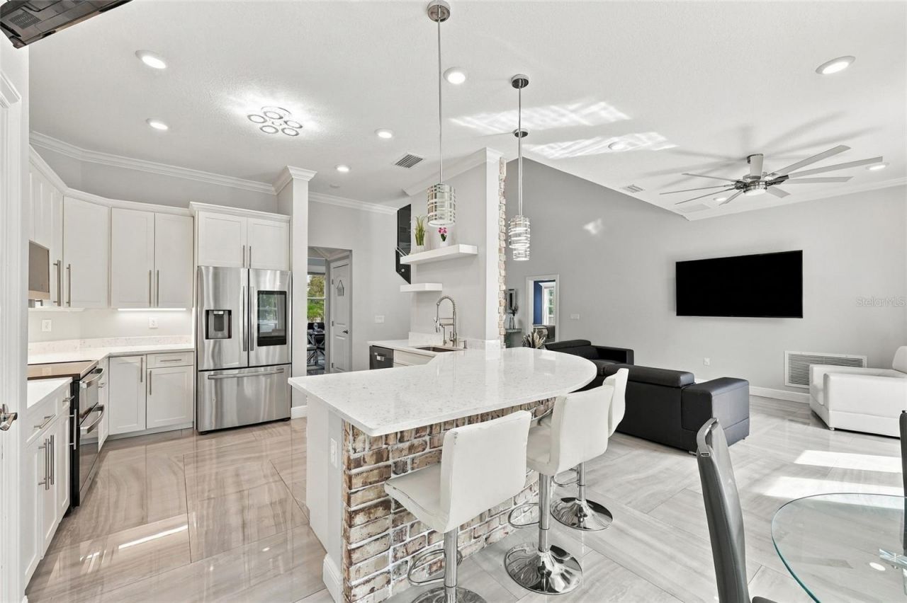 416 W Socrum Loop Road, Lakeland, FL 33809 Photo