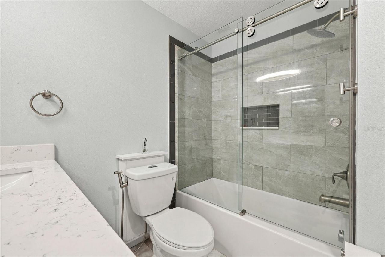 416 W Socrum Loop Road, Lakeland, FL 33809 Photo