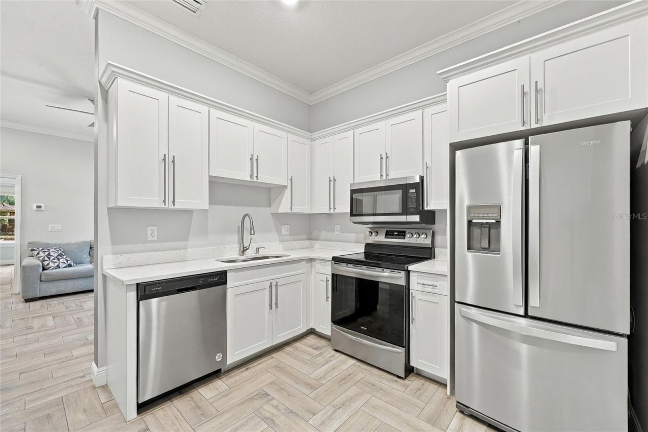 416 W Socrum Loop Road, Lakeland, FL 33809 Photo