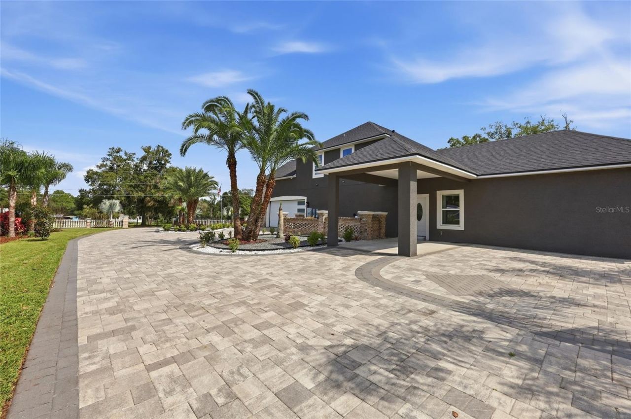 416 W Socrum Loop Road, Lakeland, FL 33809 Photo