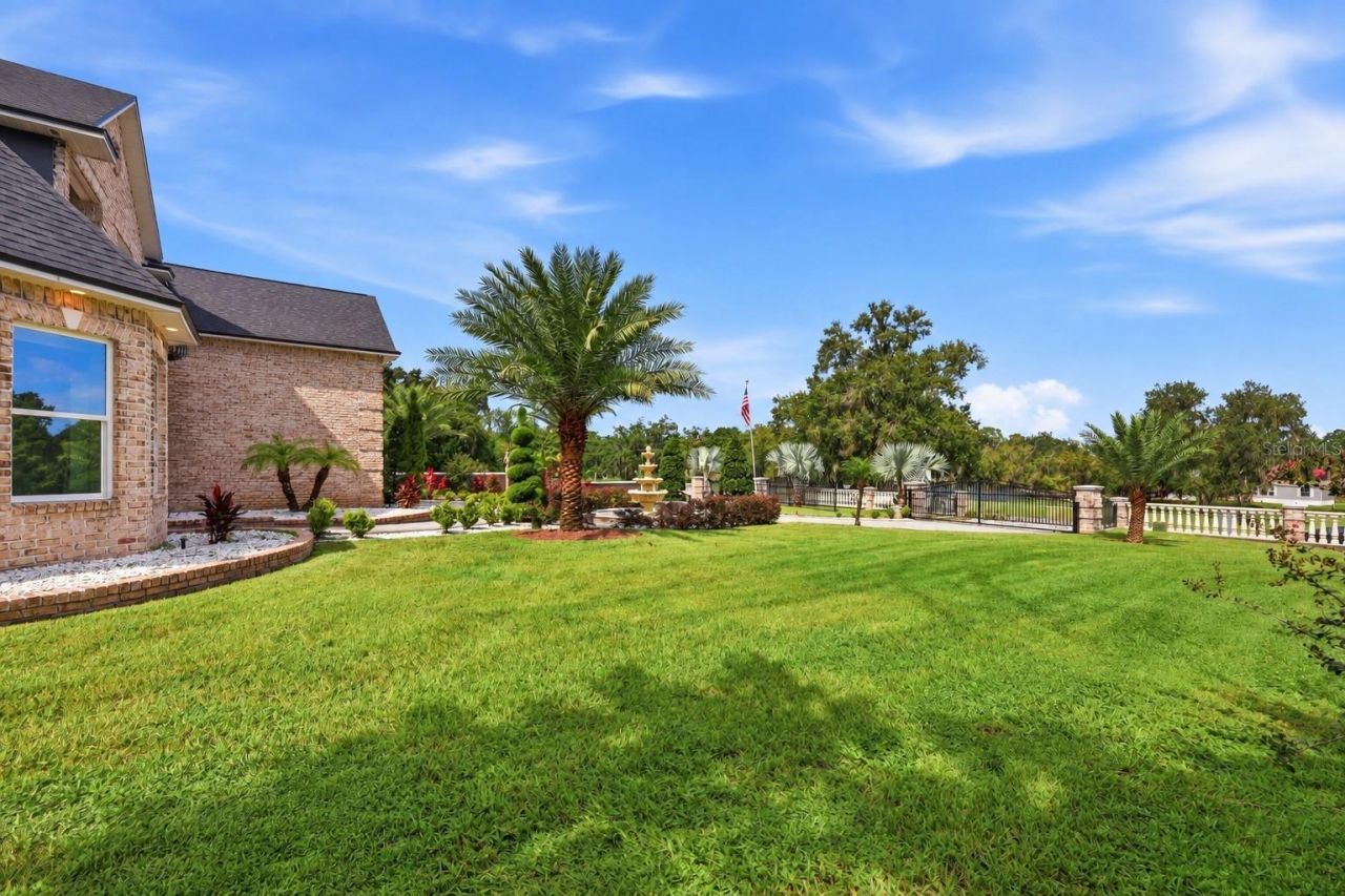 416 W Socrum Loop Road, Lakeland, FL 33809 Photo