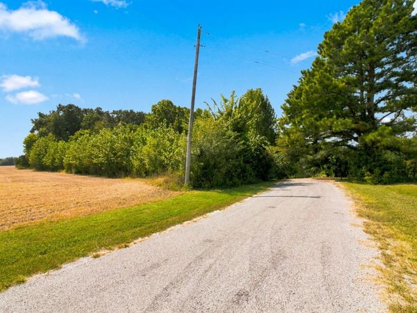 371 Wildwood Ln , Paris, TN 38242