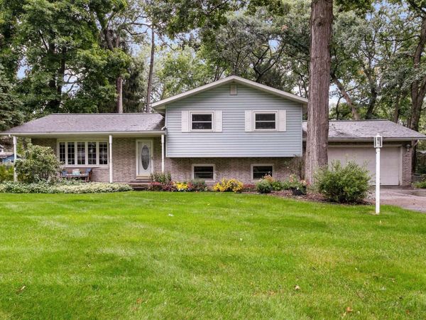 53332 Oakton Drive, South Bend, IN 46635