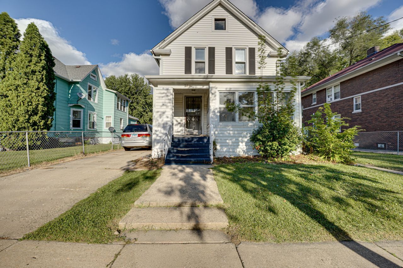 523 Grand Avenue, Unit 2, Aurora, IL 60506 Main Photo