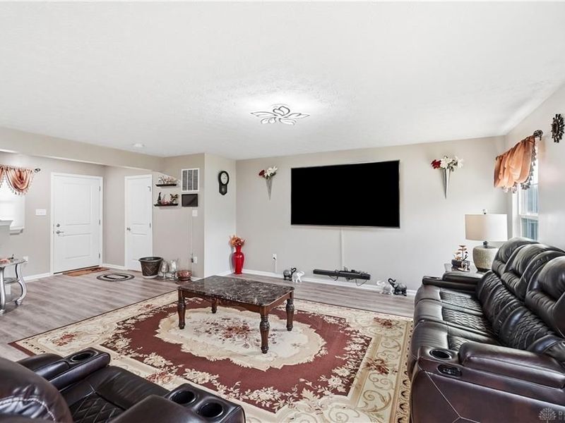 1015 Colonial Way, Huber Heights, OH 45424 Photo 11