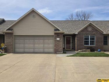 511 Clearwater Circle, Beatrice, NE 68310