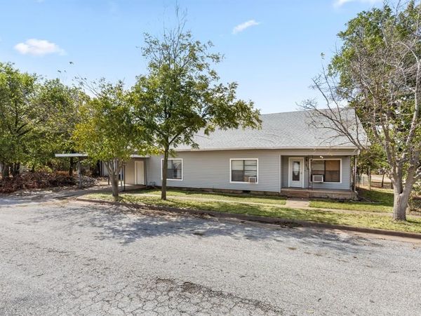515 N Angelina Street, Henrietta, TX 76365