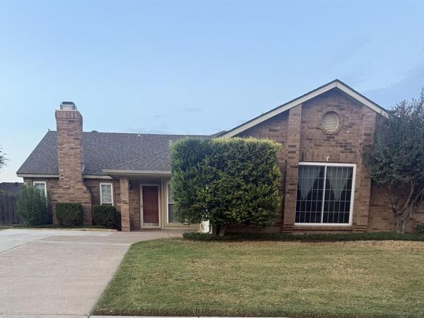 1705 Sandy Point Court , Arlington, TX 76018