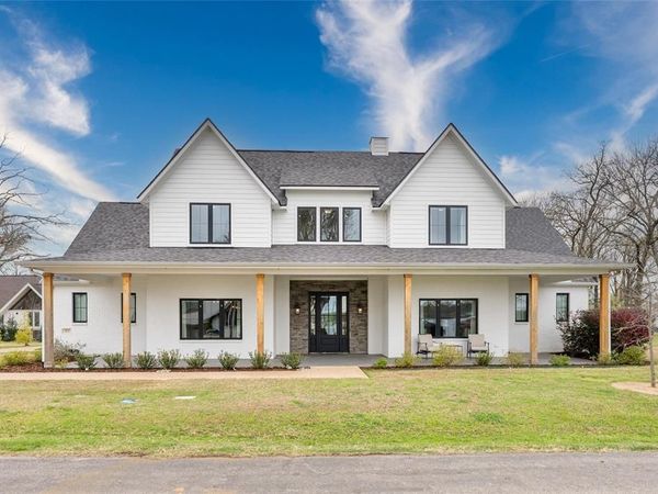 653 Enchanted Isles Drive, Mabank, TX 75156