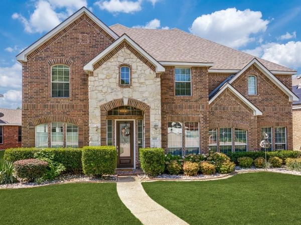 611 Creekwood Lane, Grand Prairie, TX 75052